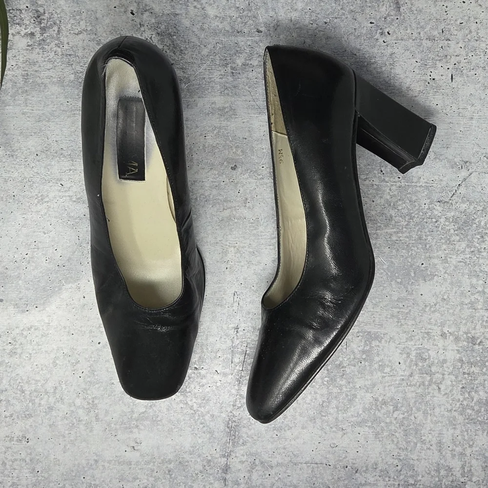 Vintage 90s Black Classic Block Heel Dress Shoes Pumps Size 9.5 Timeless